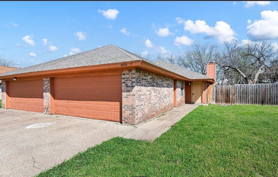 Building Photo - 6630 Parkview Ln