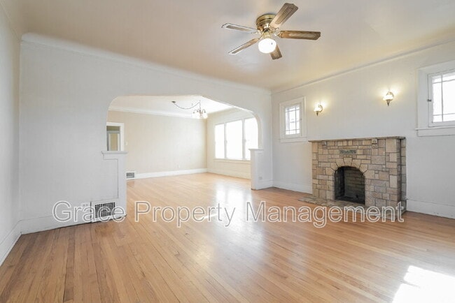 Building Photo - 1442 Perry St