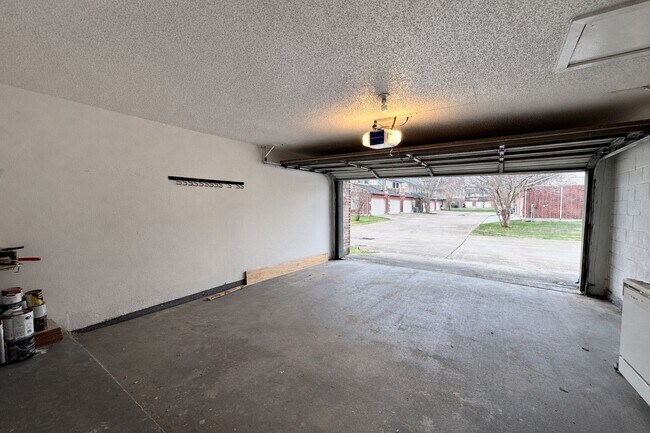 Building Photo - 3815-3815 Dock View Ln