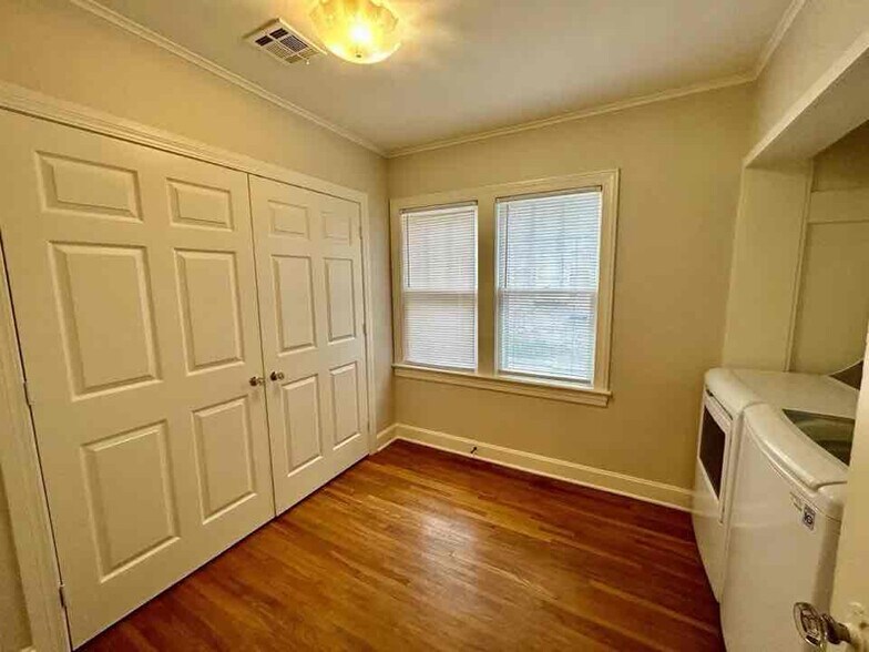 Building Photo - 1011 E 36th St