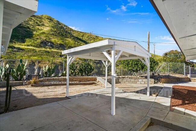 Building Photo - 17197 Sierra Hwy