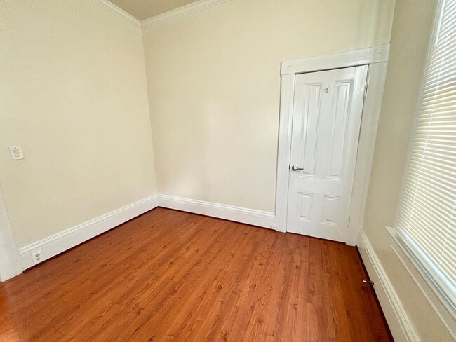 Building Photo - Adorable and Historic Home in West Alameda