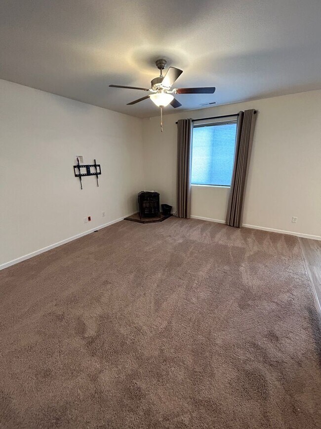 Building Photo - 2338 NW Yohn Ranch Dr