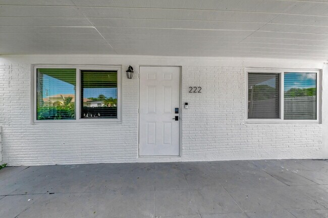 Building Photo - 222 SW 14th Ave
