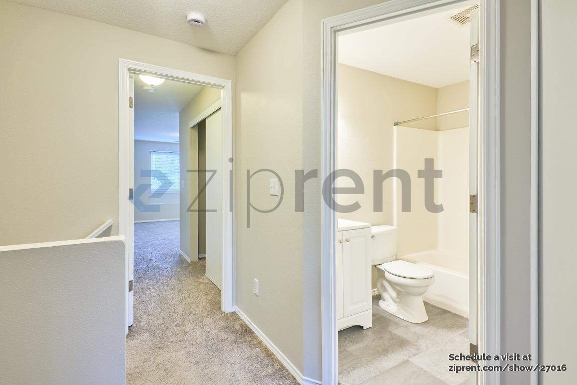 Building Photo - 43 SW 206th Ave