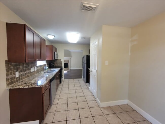 Building Photo - 6207 Pleasant Stream Dr