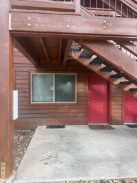 Building Photo - Ground Level Ponds Studio - Partially Furnished Unit