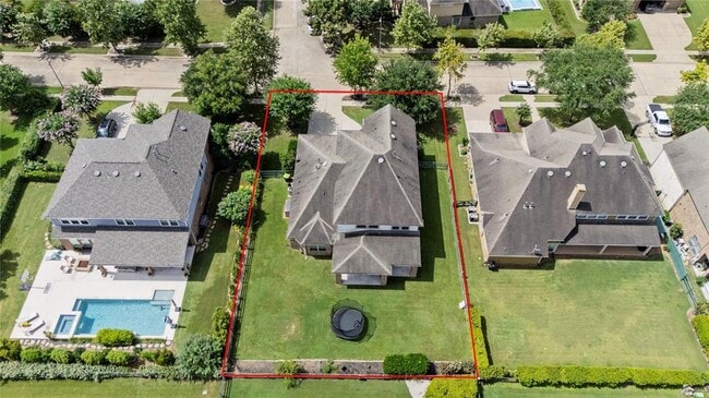 Building Photo - 30510 Hackberry Woods St