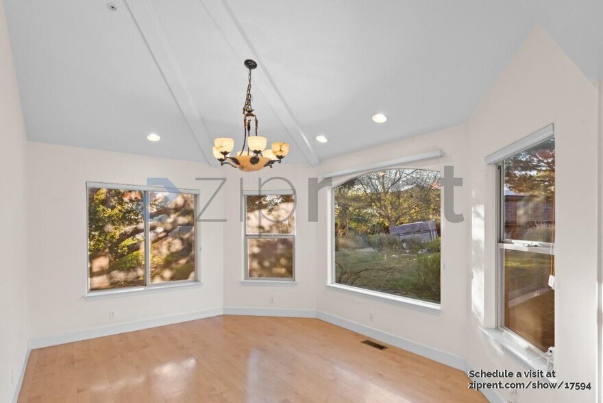 Building Photo - 135 Montalvo Rd