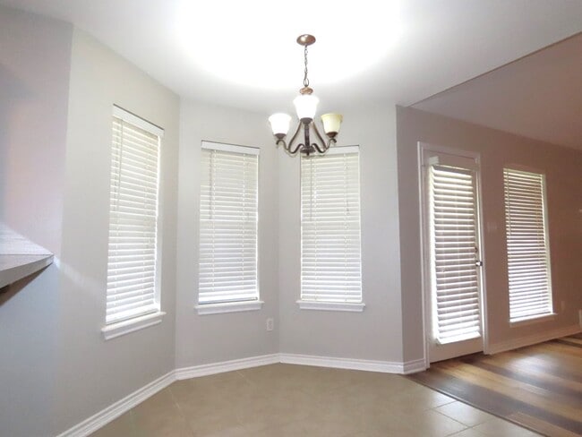 Building Photo - Gorgeous 3 Bedroom, 2 Bath Home in Flint!