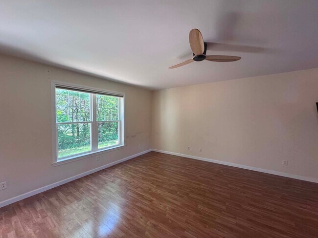 Building Photo - Brunswick Condo End Unit 2BR/1.5BA