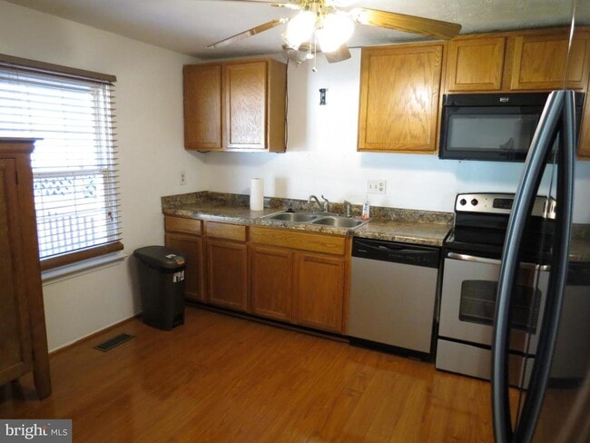 Building Photo - 1513 Wampanoag Dr