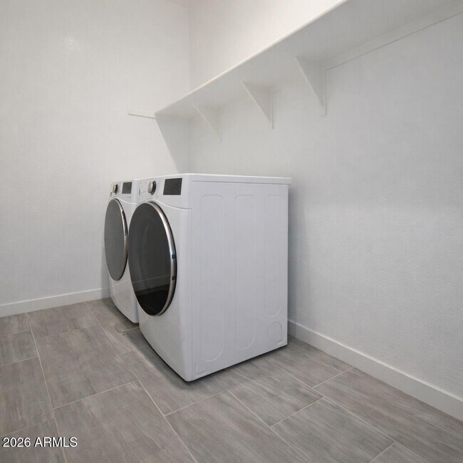 Building Photo - 2353 E Castanets Dr