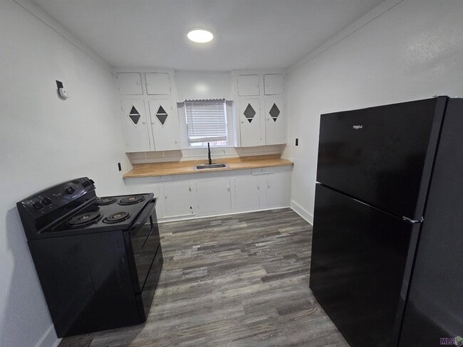 Building Photo - 2920 Sherwood St