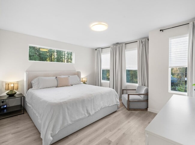Building Photo - Light-Filled w/ Modern Finishes - 3?Bed / ...