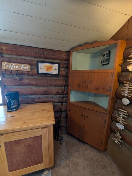 Building Photo - 8970 E Gull Lake Dr