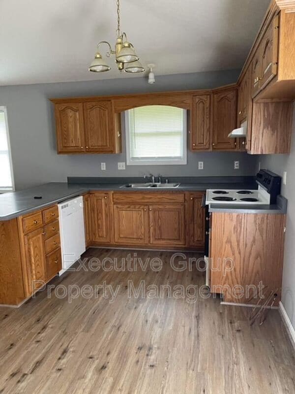 Building Photo - 104 Cottage Cir