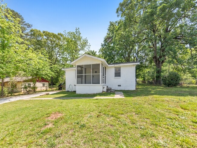 Building Photo - 322 Hillcrest St