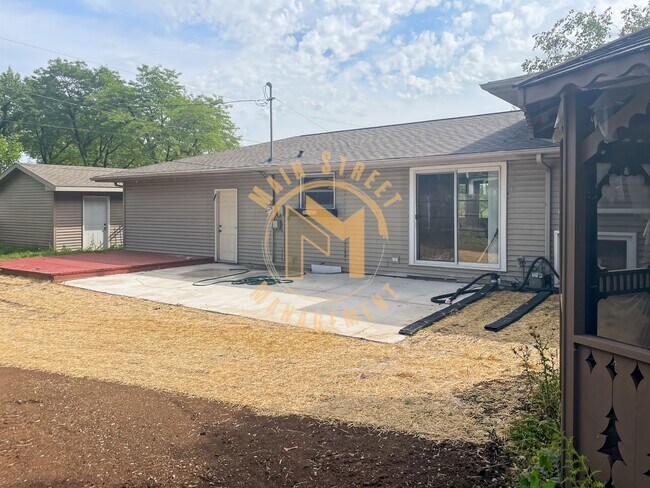 Building Photo - 1110 Lourdes Ave