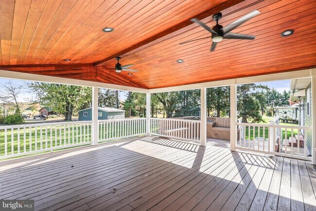 Building Photo - 313 Windsor Ct