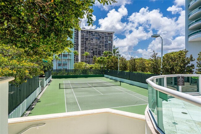 Building Photo - 1643 Brickell Ave