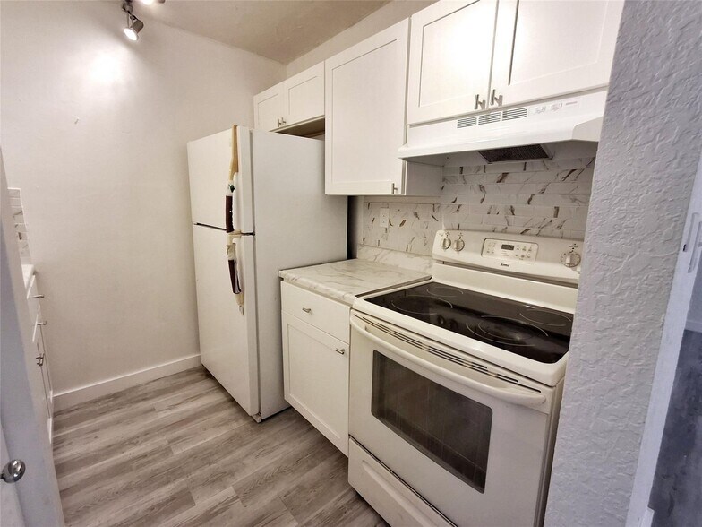 Building Photo - 4128 NW 88th Ave