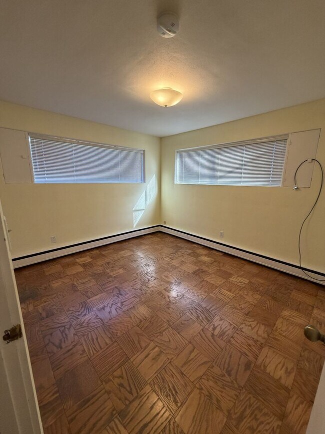 Building Photo - 1150 N 5th St