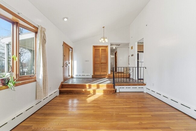 Building Photo - 7 Carol St