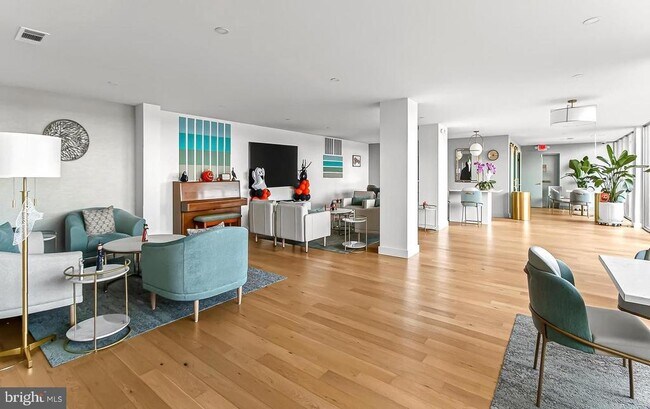 Building Photo - 501 Slaters Ln