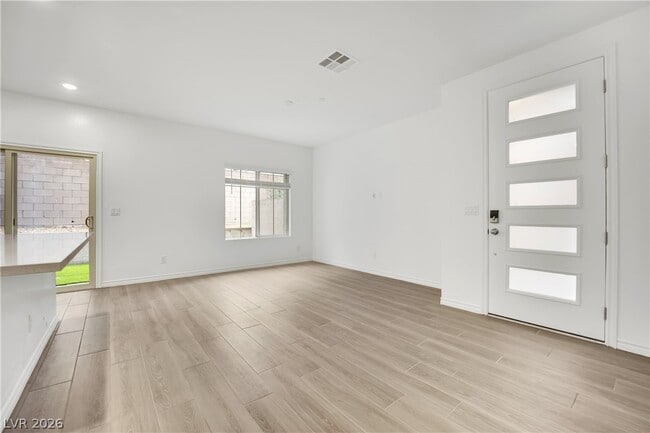 Building Photo - 600 N Carriage Hill Dr