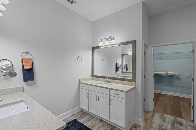 Building Photo - 2515 Portico St