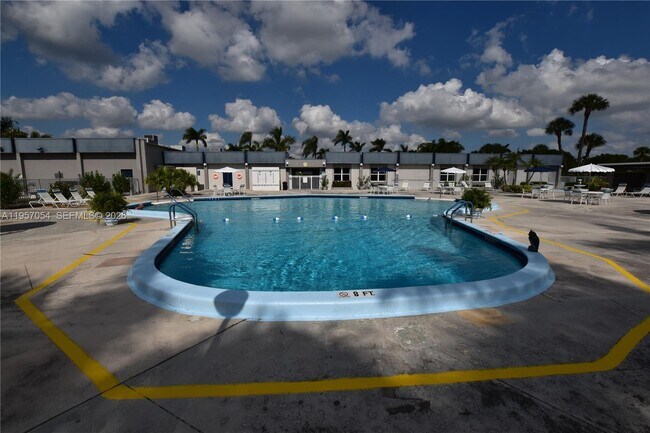 Building Photo - 2750 Emory Dr W