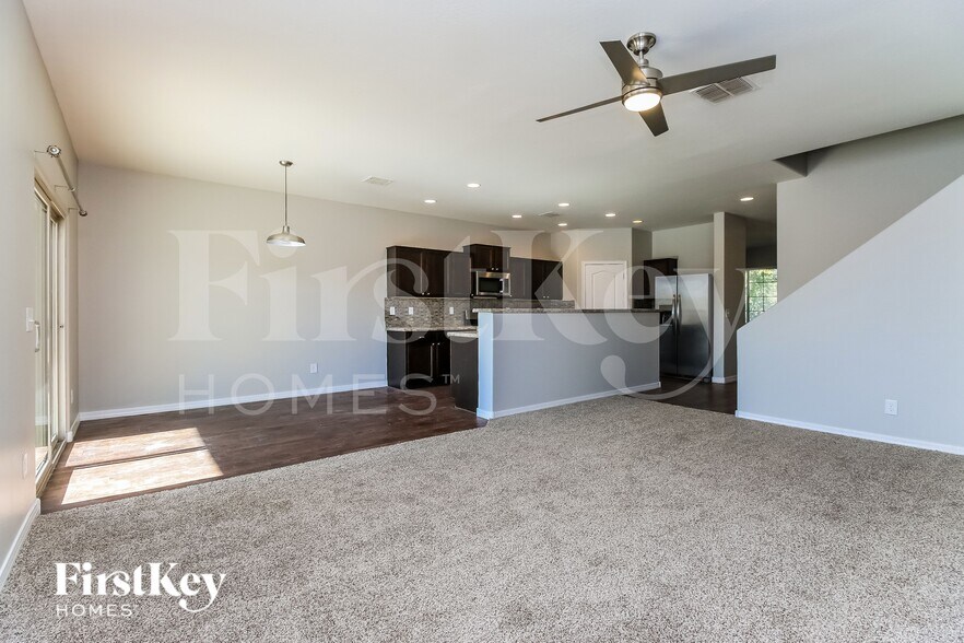 Building Photo - 38137 La Paz St