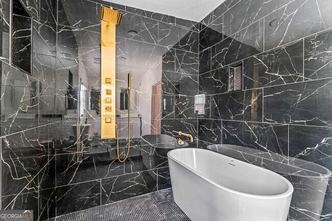 Building Photo - 620 Echo St NW