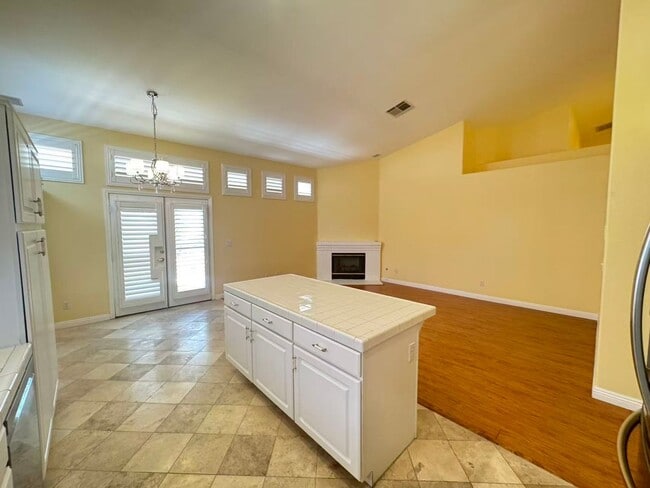 Building Photo - Charming single-story house with 3 beds and 2 baths