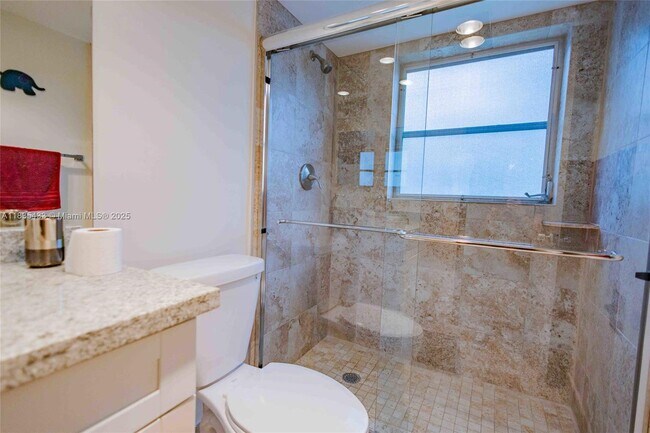Building Photo - 2751 N Palm Aire Dr