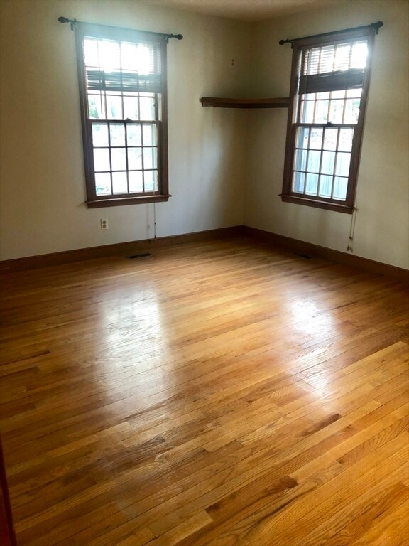 Building Photo - 4 Lois Ln