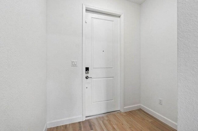 Building Photo - 4159 Lagoon Shore Dr