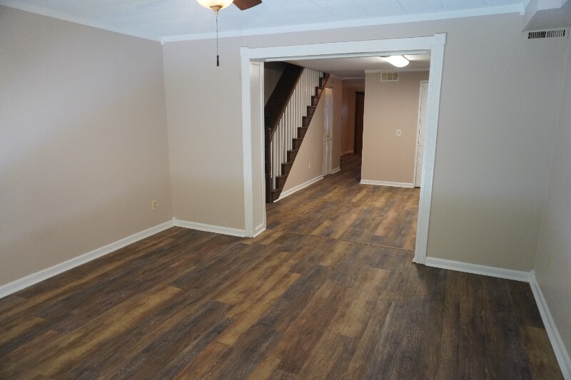 Building Photo - 7956 Eastdale Rd