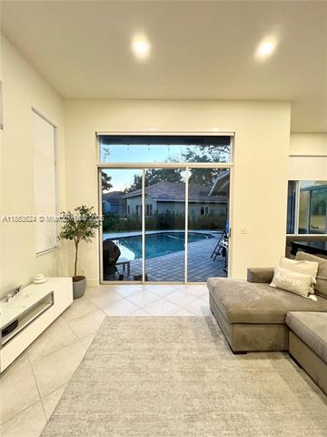 Building Photo - 3806 Oak Ridge Cir