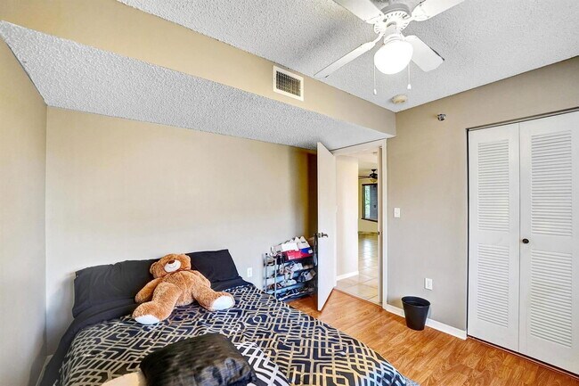 Building Photo - 9470 Tangerine Pl