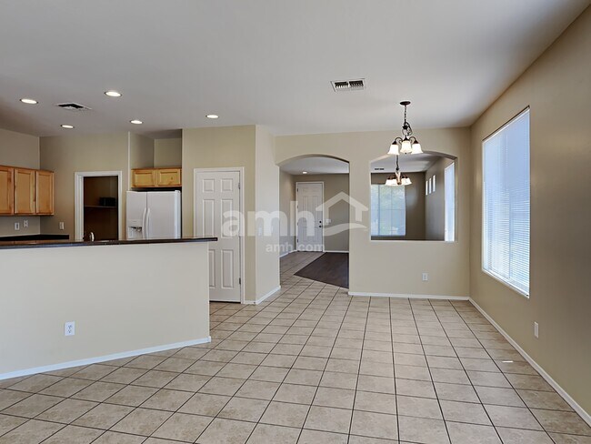 Building Photo - 10146 W Cordes Rd