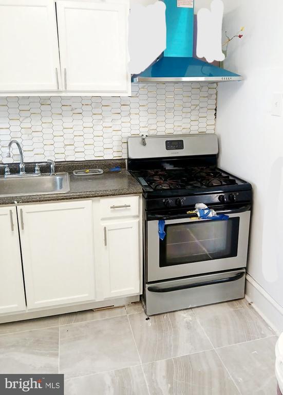 Building Photo - 819 N 64th St