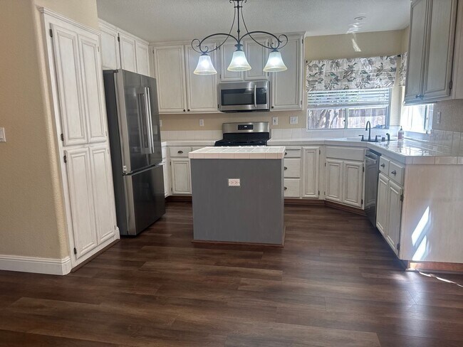 Building Photo - 961 Celestine Cir
