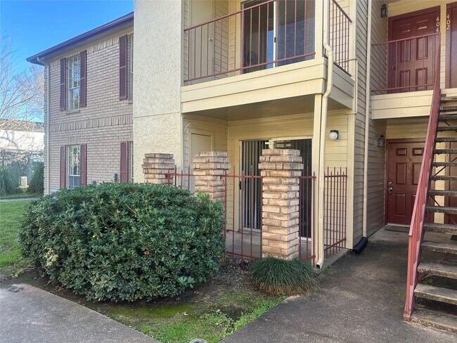 Building Photo - 2120 El Paseo St