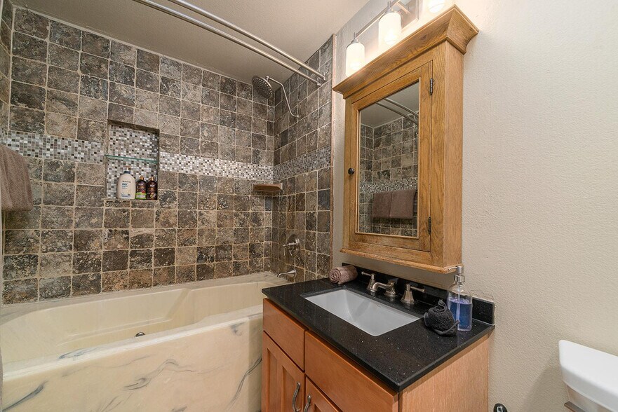 Building Photo - 280 Mahoney Dr