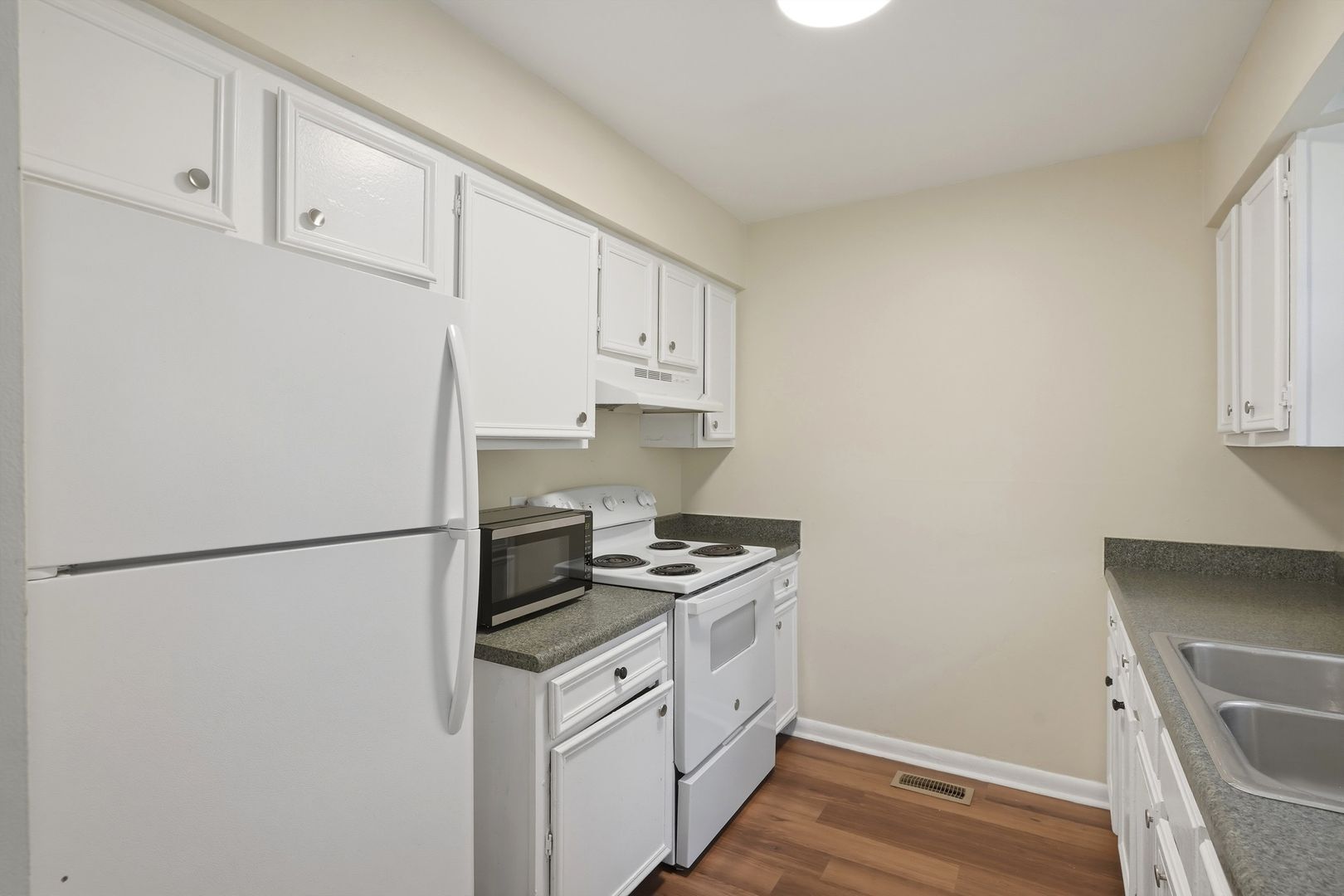 Building Photo - 3260 Niagara Dr