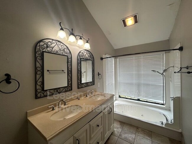 Building Photo - 3434 Stonebrook Pl