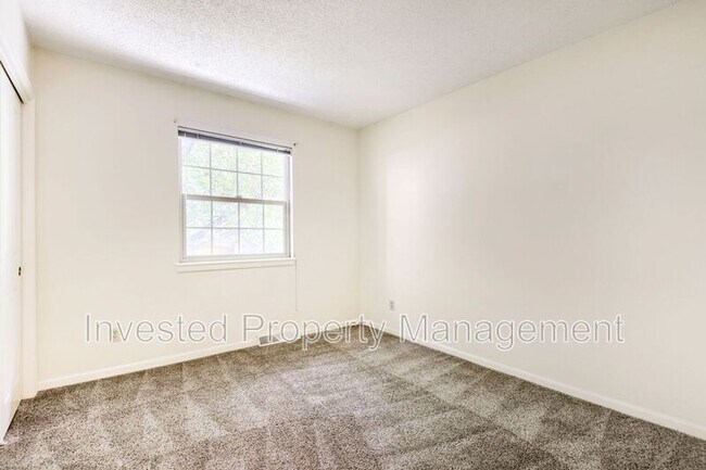 Building Photo - 7956 S Vincennes Way
