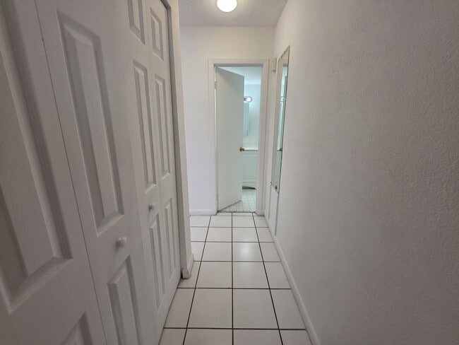 Building Photo - 104 Miami Gardens Dr